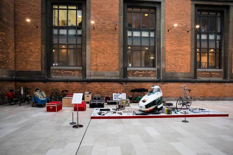 Bedst. Mathias Kryger: Det er rørende og imponerende, at landets nationalgelleri kan rumme en kunstner som Goodiepal, hvis praksis ikke blot overskrider grænserne mellem musik og kunst, men også hele tiden udfrordrer, hvad et værk og en institution er. Det er et match made in art heaven. 