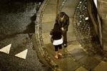 Prostitution. De seneste tal fra Socialstyrelsen viser, at der fra 2013-2014 var mindst 2908 personer, der prostituerede sig i Danmark. Tallet vuderes dog at være markant højere, fordi der er store mørketal. 
