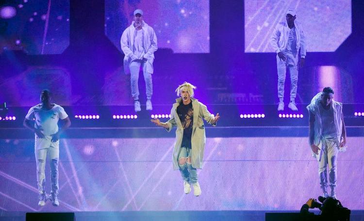 Popfænomen. Youtube er en reklamesøjle, der sælger billetter til Justin Biebers koncerter - her Los Angeles i sidste uge. Nye tal viser, at de 100 mest populære videokanaler på streamingtjenesten oplever en eksplosiv stigning i antal visninger. 