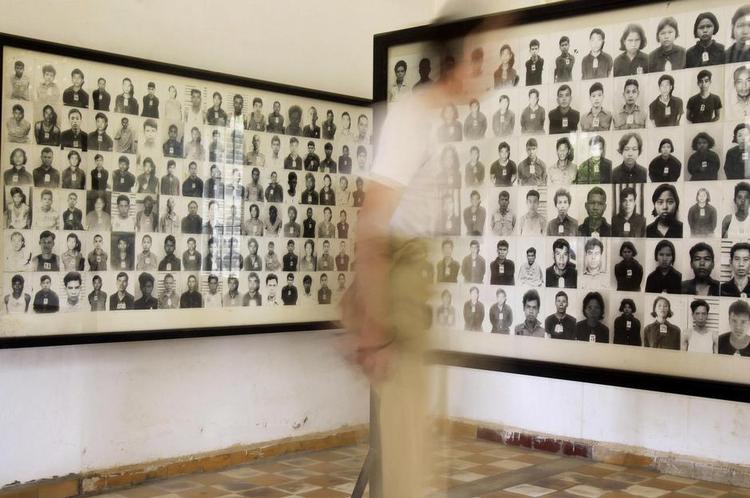 Blik. Fotografierne af ofrene for De Røde Khmerer i det tidligere S-21-fængsel i Phnom Penh, Cambodja. 