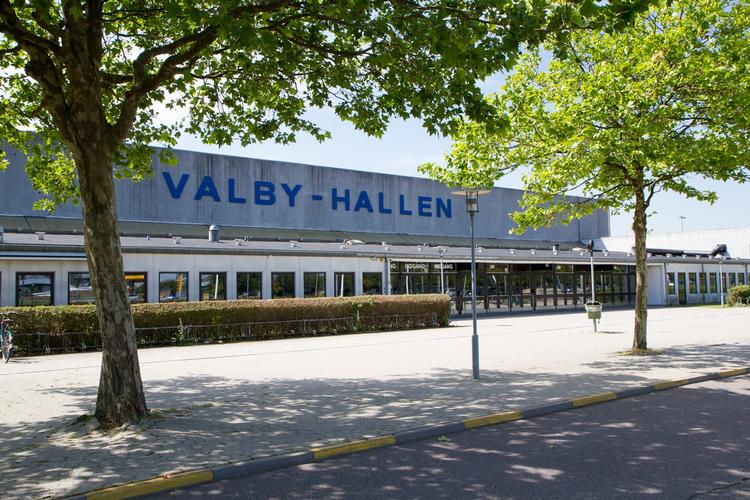 Grå. »Det er fuldstændig rigtigt, at den tidligere har stået lidt ucharmerende« udtaler Kultur- og fritidsborgmestren i København, Carl Christian Ebbesen (DF). 