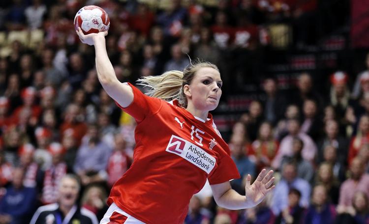 Skiftedag. Efter tre år i København forlader landsholdsspiller Pernille Holst Holmsgaard hovedstaden efter denne sæson. 