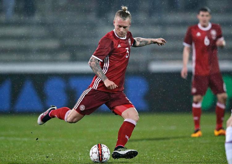 defensiv. Simon Kjær kan være en del af backkæden i 3-5-2-systemet. 