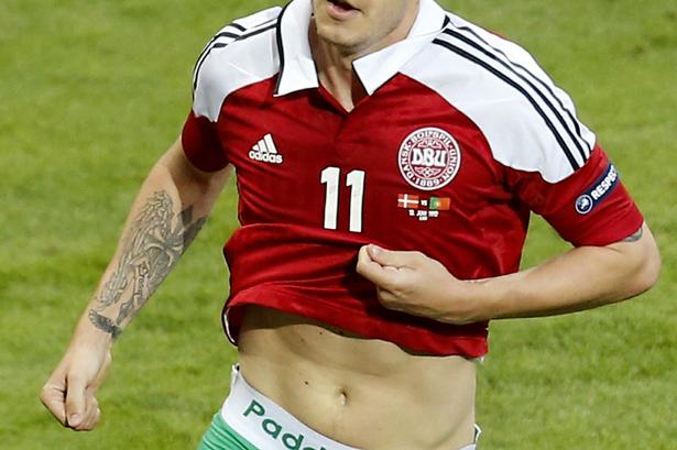 EM 2012. Der, hvor Bendtner altid har haft mest succes, har været på landsholdet. Med eller uden underbukser. 