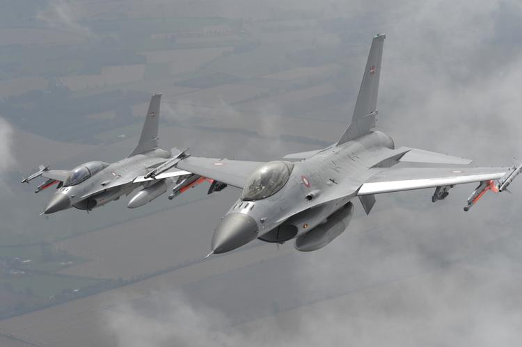 Krig. I dag diskuterer Folketinget at sende danske F-16 fly i kirg mod Islamisk Stat. 