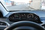 INFO. Peugeot 208 har usædvanlige instrumenter. Man kigger på dem henover rattet. Det fungerer udmærket. 