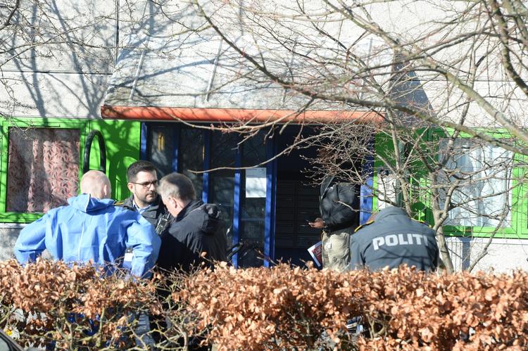 Fødsel. Politiet arbejder på stedet efter fund af spædbarn i Bagsværd. 