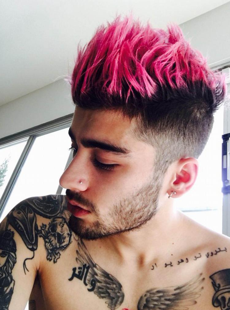 Pop. Zayn Malik, der tidligere var medlem af pop-gruppen, One Direction, er nu ude med sit første soloalbum. 