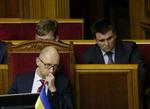 Ukraine. Der er ikke længere tillid til ministerpræsident Arsenij Jatsenjuk (forrest), hverken fra folket eller parlamentet. 