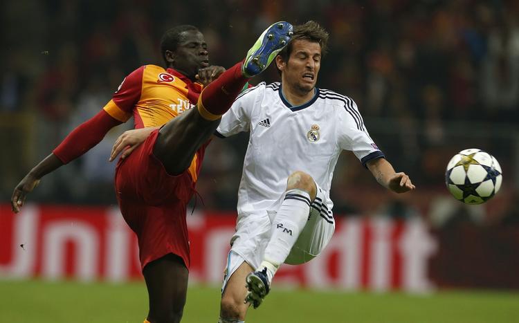 Bizart. Emmanuel Eboue har spillet i blandt andet Arsenal og Galatasaray. Han nåede aldrig at optræde for Sunderland, før han blev præsenteret for en fyreseddel for få dage siden. 