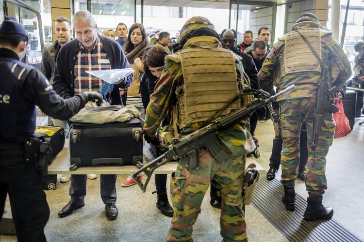 Sikkerhed. Ifølge EU har der indtil nu været sparet på sikkerheden i Europas lufthavne. Det skal der laves om på. 