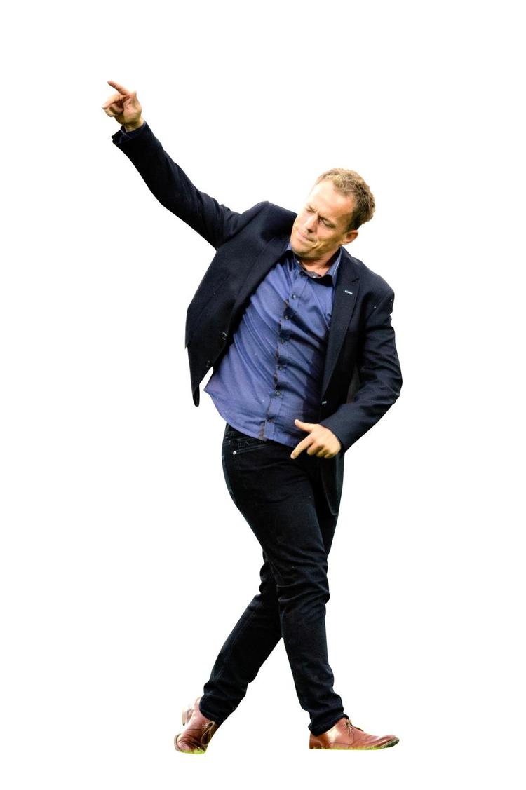 Sensationsmager. Jakob Michelsen har været med til at bringe SønderjyskE til tops i Superligaen. I dag skal han fra sidelinjen forsøge at dirigere sit hold til point i Parken. 