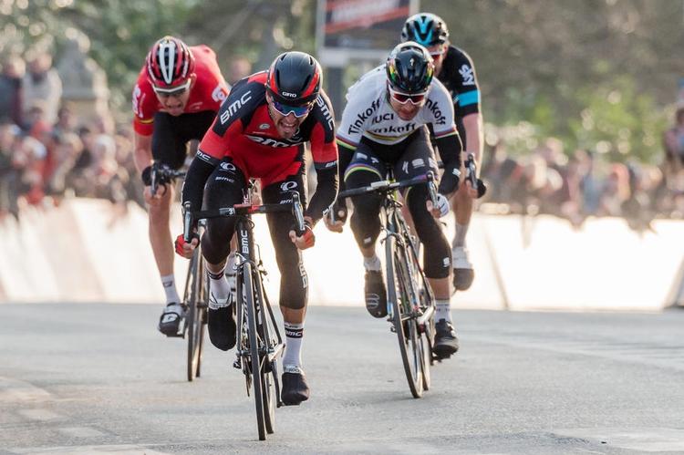 Vinder. Peter Sagan (i hvidt) ses på billedet i færd med at hente en andenplads sidste søndag. I dag hentede slovakkenen flot sejr ved Flandern Rundt. 
