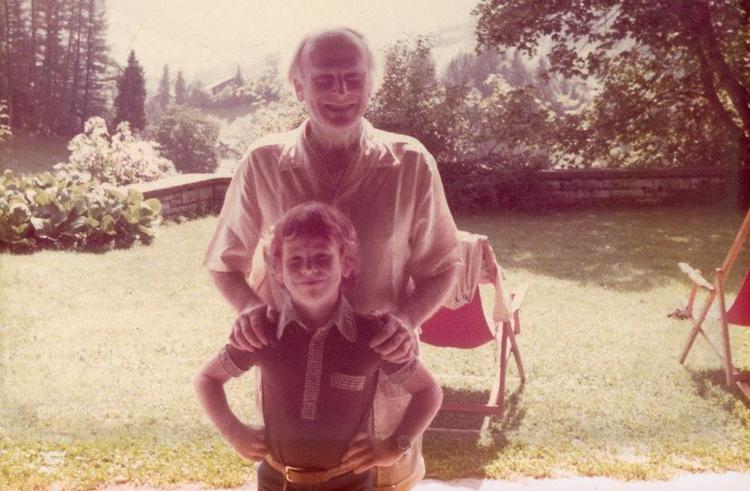 Tætte. Mesteren Yehudi Menuhin med sin unge violinelev Daniel Hope. Privatfoto: Eleanor Hope 