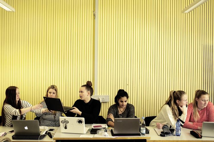 Hf. Ifølge Politikens oplysninger skal et snit på 4 i dansk og matematik være adgangskravet til en 2-årig hf. Derudover vil hf ikke længere kunne give adgang til en længere videregående uddannelse. Arkivfoto: Mads Nissen 