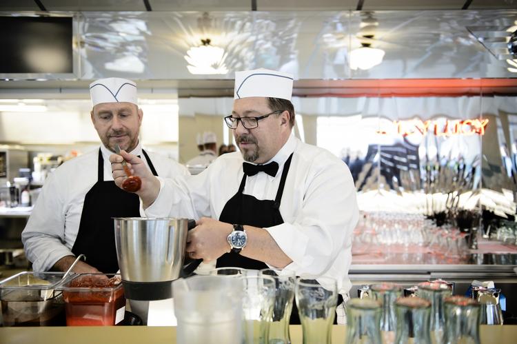 Hjemmelavet. Restauranten 'Prices Diner' er blandt nyhederne, når Tivoli i morgen slår portene op til sommersæsonen. Ifølge brødrene selv vil man her kunne få et solidt måltid mad, lavet fra bunden på ordentlige råvarer og uden at man skal vente i timevis af den grund. 