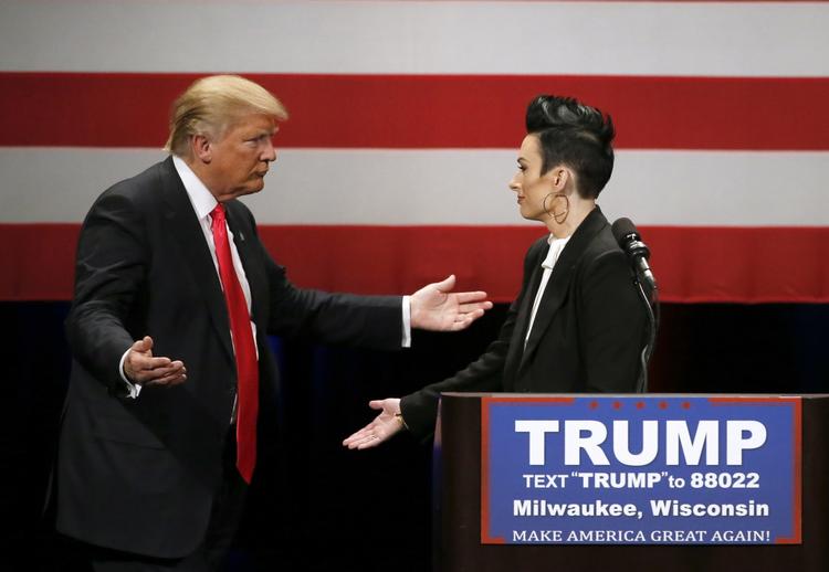 Støtte. Den tidligere Miss Wisconsin Melissa Young har ført valgkamp for Donald Trump. Young lider af en uhelbredelig nervesygdom, og hun er dybt taknemmelig for den betænksomhed, Donald Trump har vist hende. Han kender hende, da han var ejer af Miss USA-konkurrencen. 