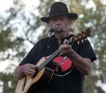 Fødselar. »Rock and roll is here to stay / it's better to burn out / than to fade away«, synger Neil Young på en af sine vigtigste sange, 'My My Hey Hey'. 