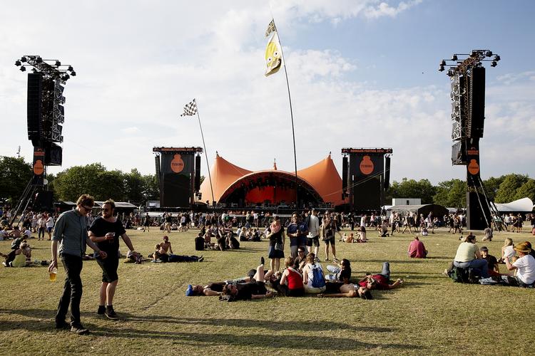 Festivalliv. EDM-festen er feset ud. Rocken gør comeback, og hiphoppen er også godt repræsenteret, mener Simon Lund. 