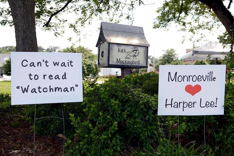 Berømmelse. Sjældent har  Monroeville i Alabama været genstand for så stor opmærksomhed som i juli i år, hvor forfatteren Harper Lees anden roman er udkommet. Den 89-årige forfatter bor stadig i byen. 