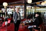 999 kr. Det koster det at komme med til kultursalon i Kähler i Tivoli på søndag. »Det lyder dyrt, men jeg synes ikke, det er dyrt, i forhold til hvad folk kan få ud af det«, siger restaurantens nye kulturchef, Ane Cortzen. 