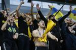 optøjer. Nogle af Brøndby-tilhængerne truede FCK-spillerne og kastede med pinde efter pokalkampen. 