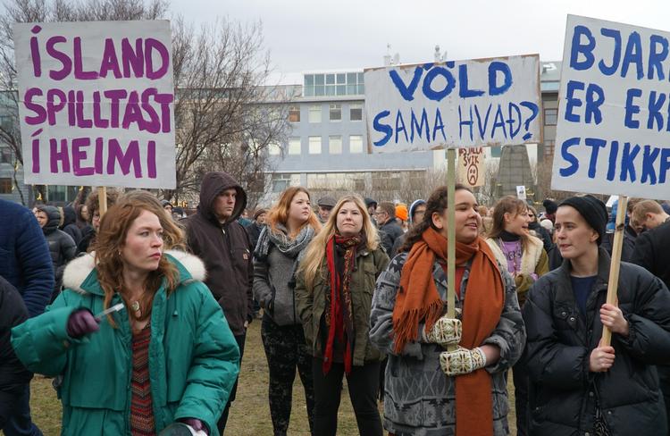 vrede. Det har vakt store protester i Island, at landets nu afgåede statsminister er blevet afsløret i at have brugt skattely i Panama. 