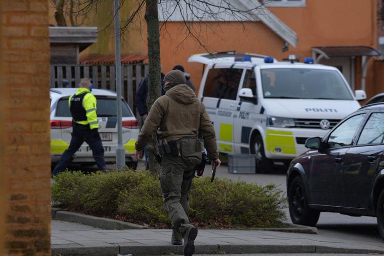 Lukket. Skyderiet har ifølge politiet intet med selve Kulsbjerg Skole at gøre, men på grund af efterforskningen vil den være lukket torsdag. 
