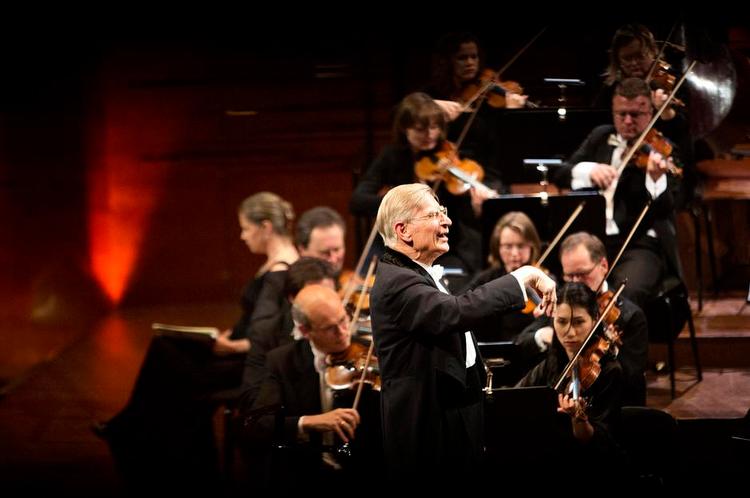 Maestro. Herbert Blomstedt er en højt respekteret, ja, nærmest elsket æresdirigent i DR SymfoniOrkestret. Ved Sonningspriskoncerten i aften dirigerer han symfonier af Beethoven og Mahler. 