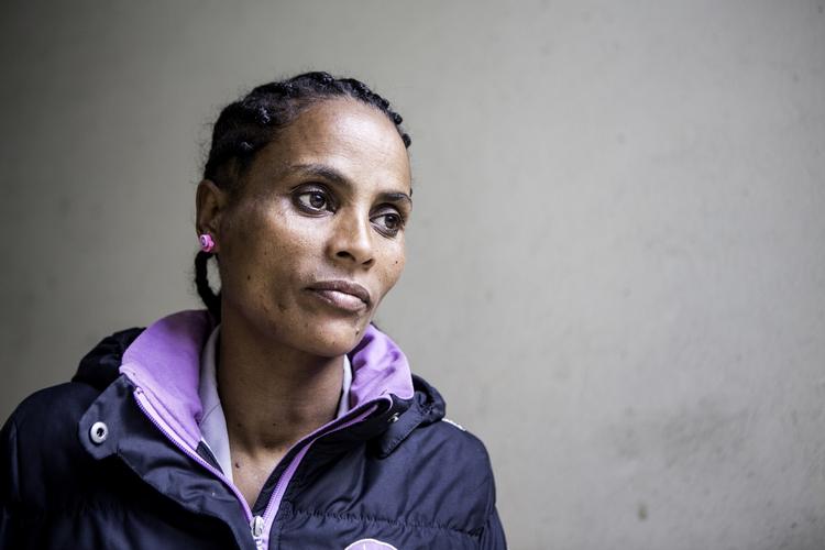 Vundet. Amys mor, Genet Kedir, har fået underkendt bortadoptionen af sin datter til Danmark. 