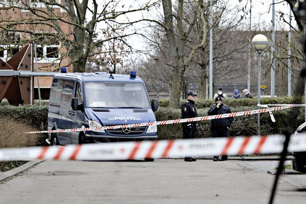 Fire anholdes for at lade sig hverve af IS 