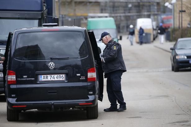 Fire anholdes for at lade sig hverve af IS