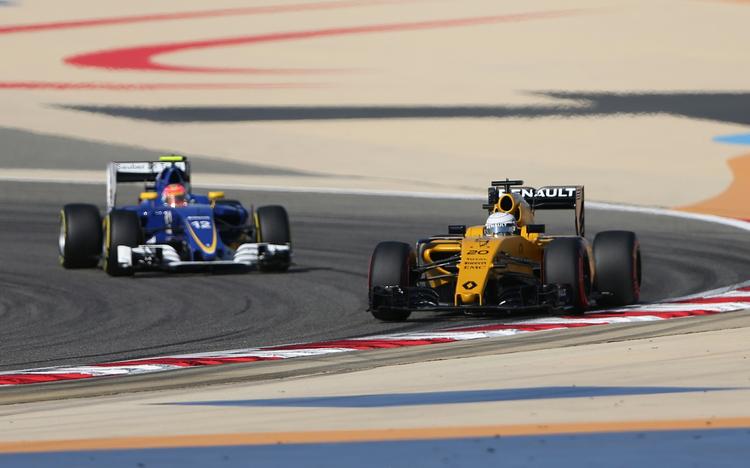 KVALIFIKATION. Når Kevin Magnussen (th.) og Felipe Nasr (tv.) skal duellere om startpladserne i Shanghai, bliver det efter det gammelkendte system. 