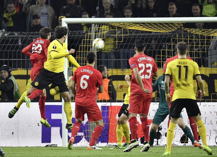 1-1. Med dette hovedstød sørgede Mats Hummels for slutresultatet i den første kvartfinale. 