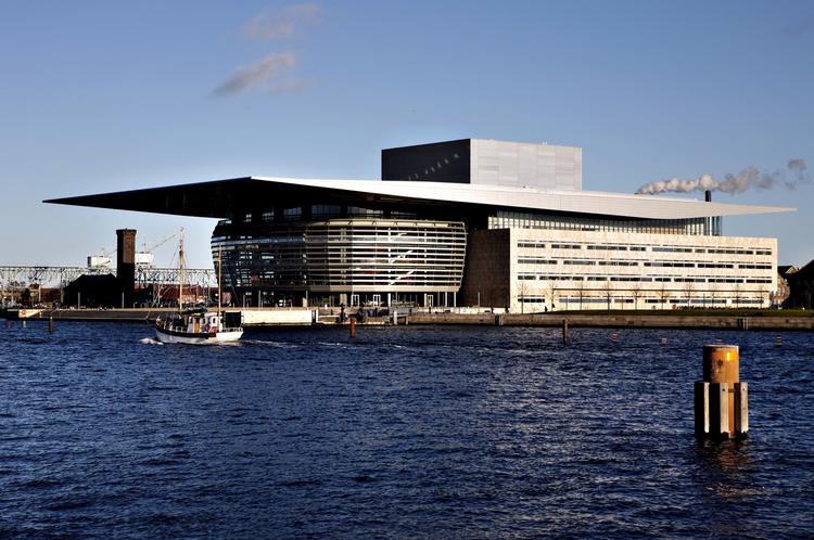 Operaen på Holmen i Københavns Havn får nu en håndsrækning fra A.P. Møller Fonden. 