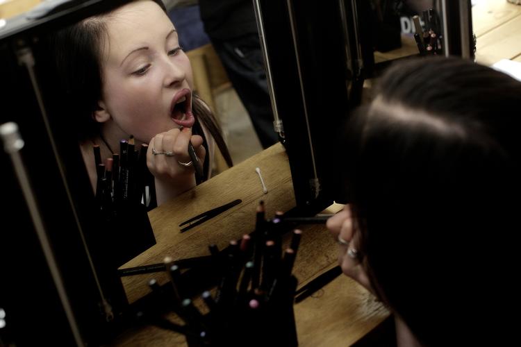 Skønhed. Selv om mange kæmper mod overfladiske tendenser, er det alfa omega for et succes og glæde i livet, at man har et smukt ydre. Det viser et nyt stort studie. 