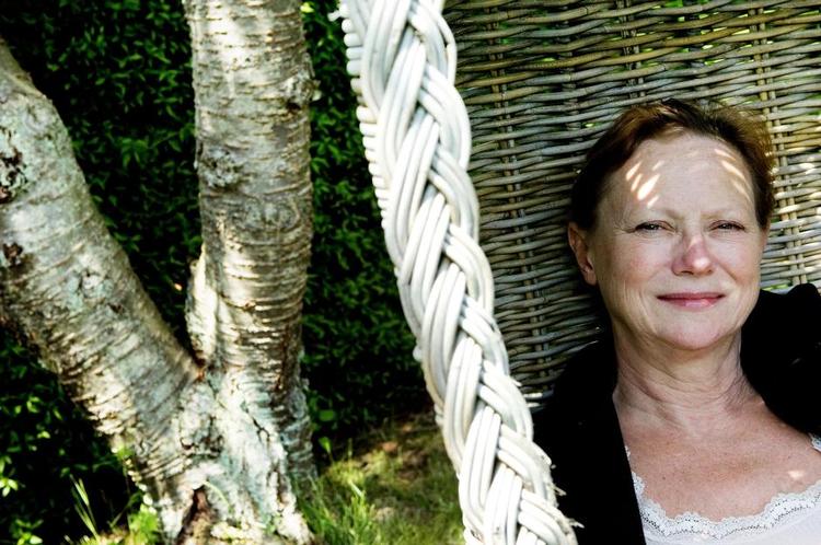 revydronning. 19. maj er der premiere på årets Cirkusrevy, som atter har Lisbet Dahl ved roret. 