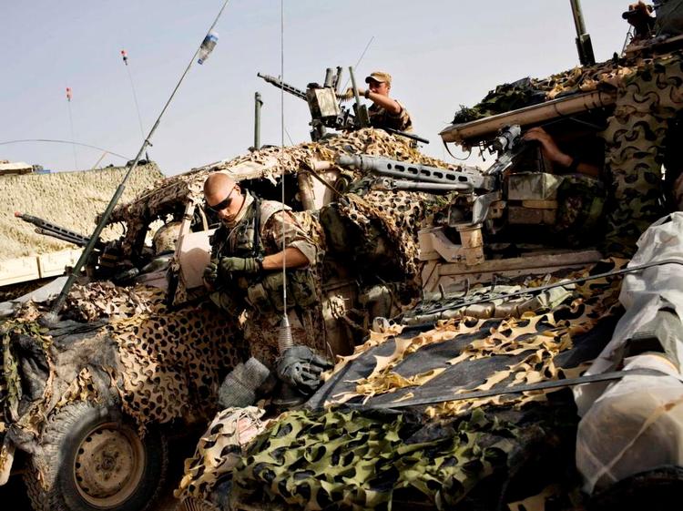 Krig. Vi har ingen erfarienger med vellykkede interventioner uden for vores eget territorium. 