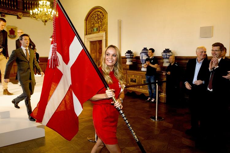Uvant. Caroline Wozniacki er udset til at blive den første danske kvinde i 26 år - siden dressurrytteren Anne Grethe Tørnblad i Seoul i 1988 - at være dansk fanebærer ved den olympiske indmarch. 