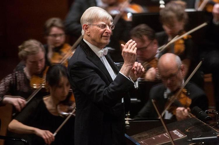 Kunst. Uden taktstok skabte Herbert Blomstedt musikalske helheder, der virkede naturlige og medrivende på en gang. 