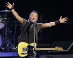aflyst. North Carolina har indført en lov, som dikterer, at man skal vælge toilet efter sin biologiske køn, hvilket får ud over transpersoner. For meget, mener Springsteen. 