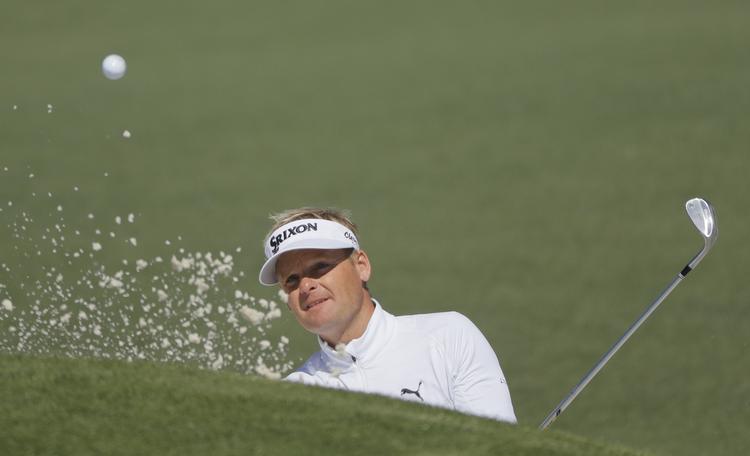 SANDSAVE. Fra bunkeren på 2. hul sendte Søren Kjeldsen bolden på green til fredagens eneste birdie. 