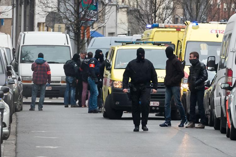 aktioner. Belgisk politi har afholdt flere aktioner og ransagninger efter terorrangrebet mod en lufthavn og metroen i Bruxelles i sidste uge. 