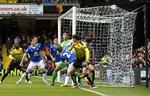1-1. Watfords Jose Holebas scorede det første mål, da det blev 1-1 mod Everton. 