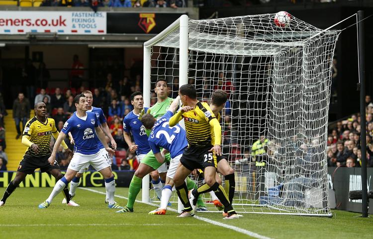 1-1. Watfords Jose Holebas scorede det første mål, da det blev 1-1 mod Everton. 