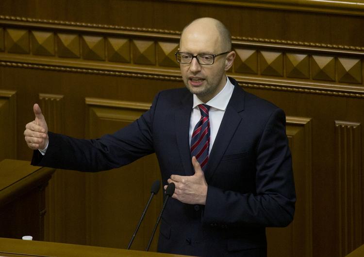 Afsked. Ukraines premierminister taler i parlamentet i Kiev. Sømdag meddeler han, at han vil træde tilbage. Arkivfoto. 