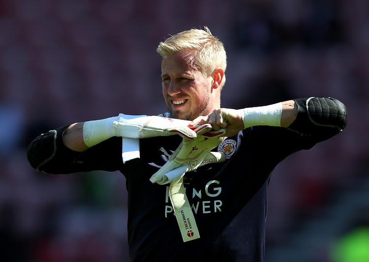 Titelbejler. Schmeichel og Leicester er  tre sejre fra en sensationel titel. 