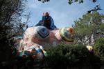 Kejserinden. Niki de Saint Phalle fik inspirationen fra sin skulptur ’Hon’, der står på Moderna Museet i Stockholm, og beskriver den således: »... den store gudinde. Hun er himlens dronning. Moder. Luder. Følelser. Hellig magi og civilisation«.