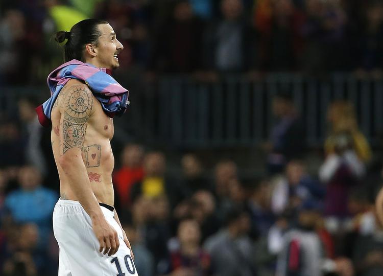 injurier? Det var ikke muligt for Zlatan Ibrahimovic at tage 10 kilo muskler på over et halvt års træning i Juventus uden doping, mener tidligere atletiklandstræner. Den påstand kræver den svenske stjernespiller nu dokumenteret i en retssal. 