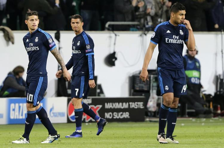 0-2. Real Madrid-spillerne skal score mindst to gange, for at holde liv i håbet om CL-avancement. 
